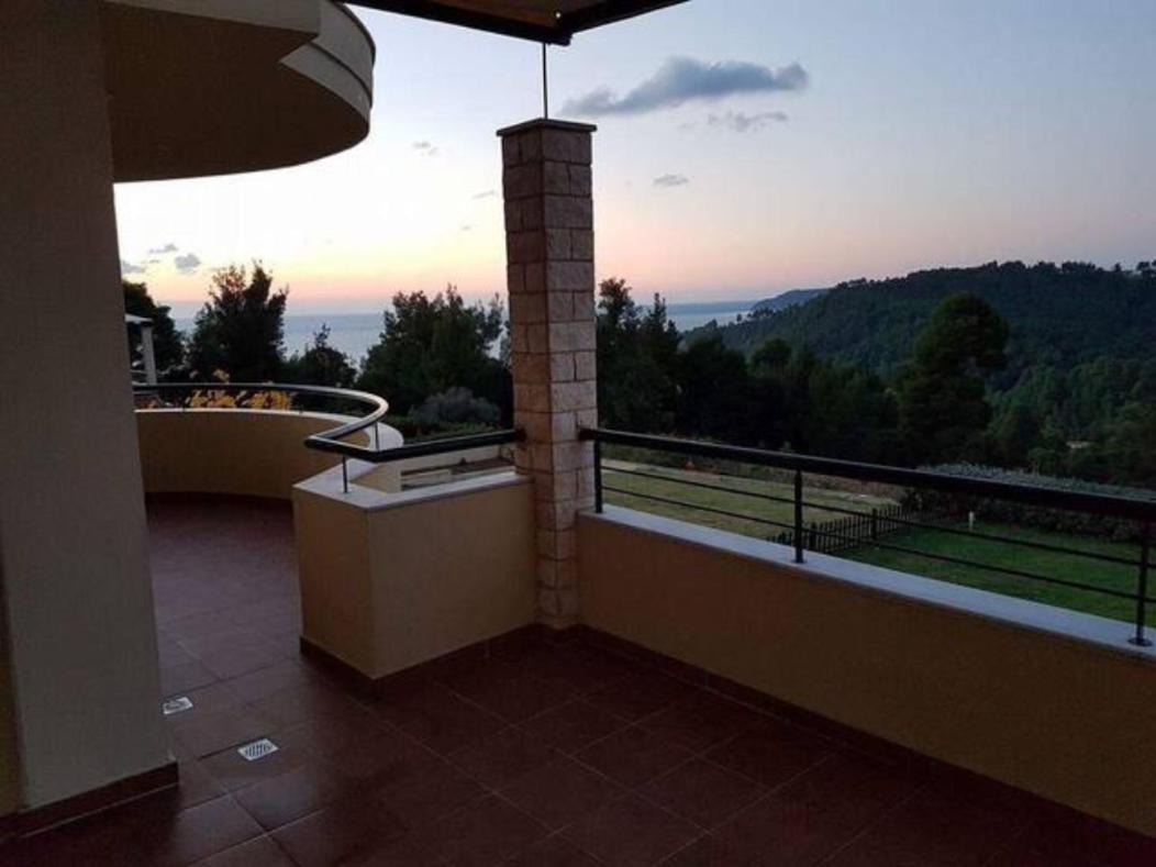 #Luxlikehome Hill Summer Villa Elani エクステリア 写真